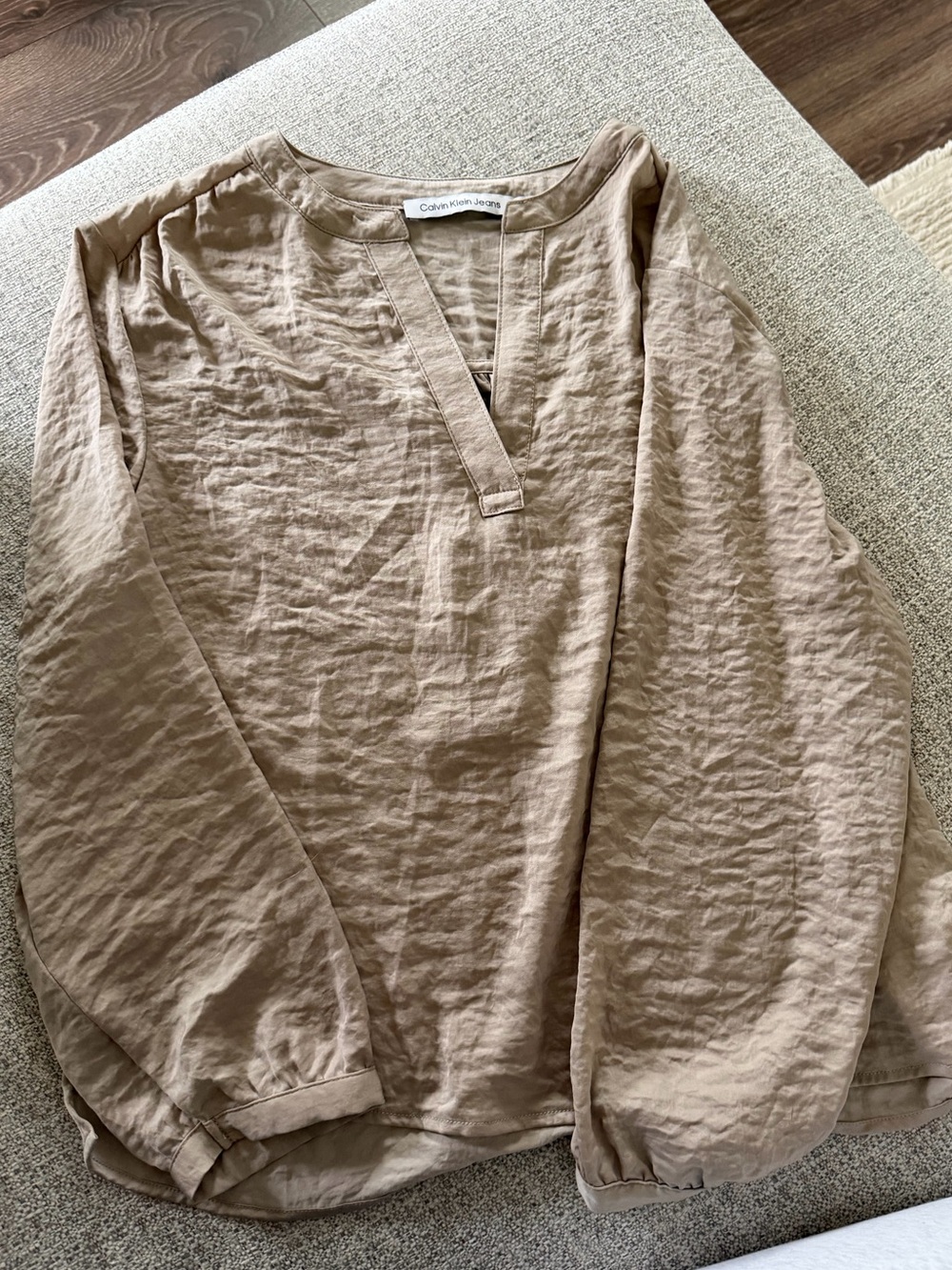Calvin Klein Jeans Women's Tan Split V-Neck Long Sleeve Tunic